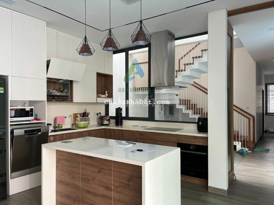 CHO THUÊ BIỆT THỰ 3 TẦNG KHU HẢI CHÂU CÓ HỒ BƠI