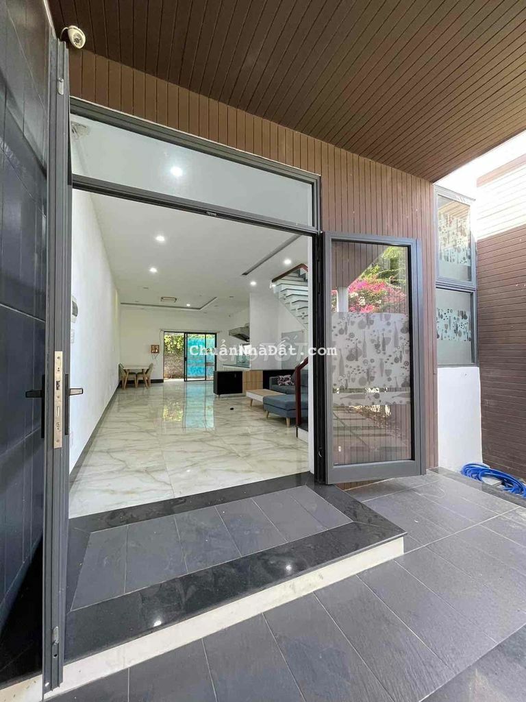 CHO THUÊ NHÀ 2 TẦNG FULL NỘI THẤT GOLDEN HILL GẦN KHU CÔNG NGHIỆP