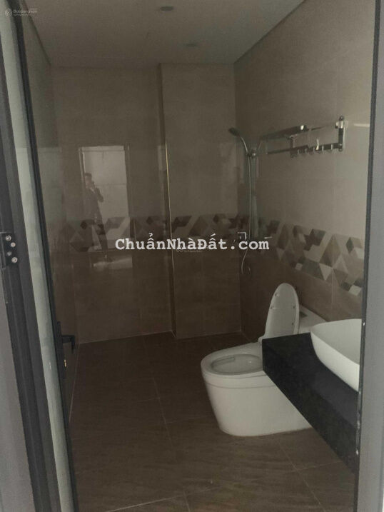 Cho thuê nhà 100m2, 5 tầng MP Trịnh Văn Bô làm văn phòng và kd