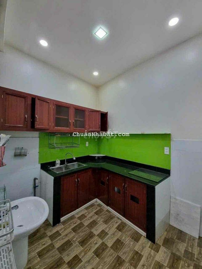 Cho thuê nhà gần kho A thị trấn Nhà bè 2 PN có 2 Máy lạnh