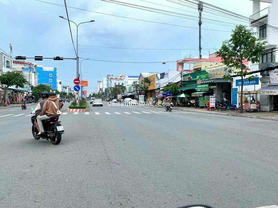 CHO THUÊ NHÀ TRỆT LỬNG TRỐNG SUỐT MẶT TIỀN NGUYỄN VĂN CỪ GIÁ 13 TRIỆU