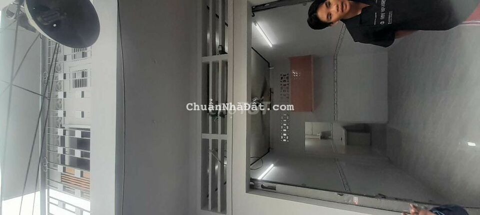 Nhà mới h4m gần VXoay MPhụng_DT 3,5_9m.1trệt,1lầu.