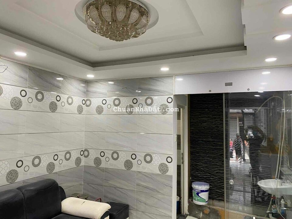 Nhà Mới Đẹp Khu KD sầm uất Đường Lạc Long Quân DT:4x14m 6PN 6WC