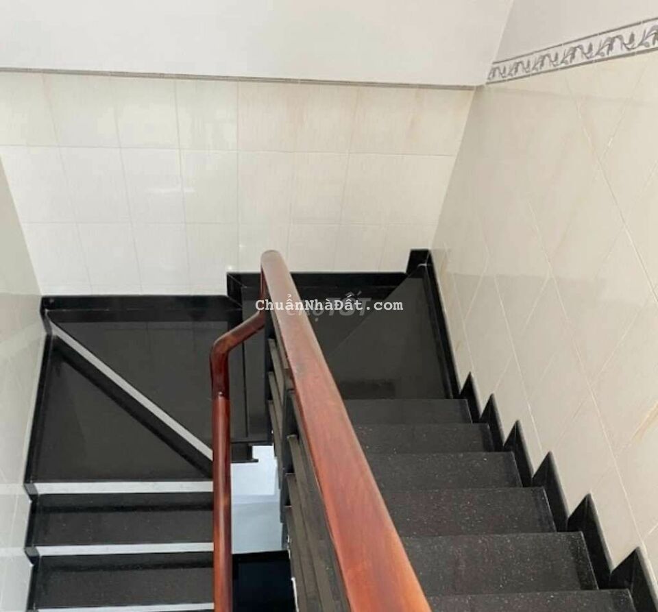 Nhà HXT tránh nhau Lê Đại Hành DT:3,7x16m . 2 Lầu 4PN 3WC