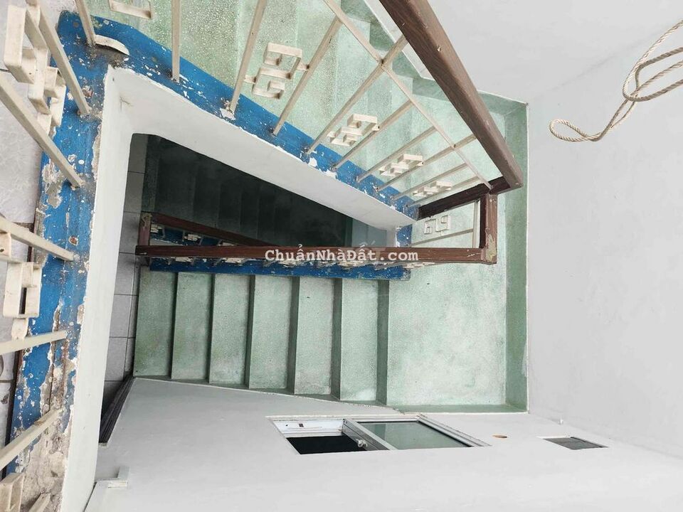 Nhà Hẻm Xe Tải Tránh Nhau Đường Lê Đại Hành 4lầu DT: 4x15m