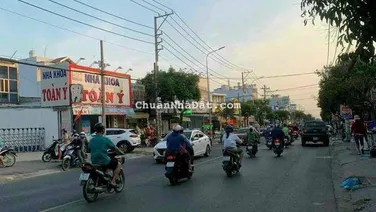 Cho thuê nhà cấp 4 sạch sẽ 6x40m.Mặt tiền đường Lê Văn Khương.Q12