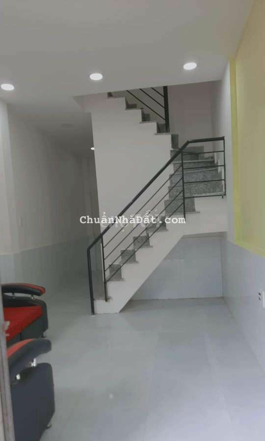 Nhà tô ngọc vân 1 trệt 2 lầu. 3 phòng ngủ