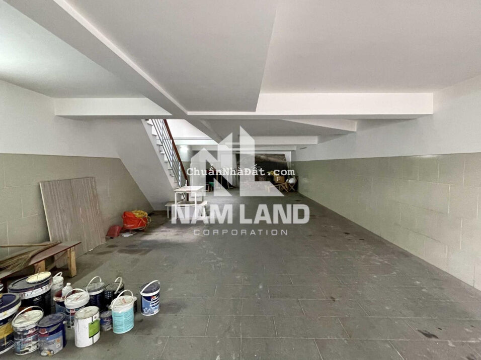 Nhà ngang 6 dài 22m có hầm rộng chứa 4 chiếc oto, 3 lầu giá 42 triệu