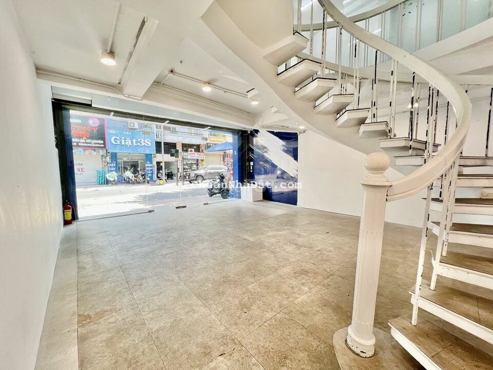 cho thuê mặt bằng  mặt tiền Nguyễn Thiện Thuật, P3, Q3 38 triệu/th