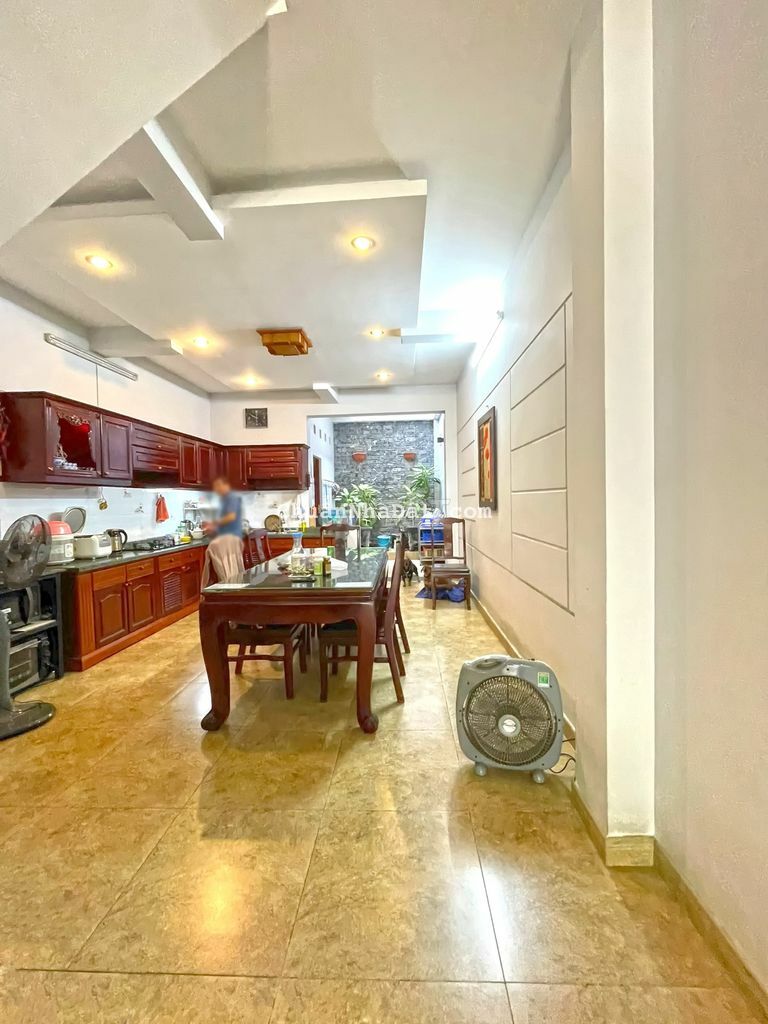 CHO THUÊ NHÀ 2 LẦU SÂN THƯỢNG MẶT TIỀN ĐƯỜNG SỐ TÂN QUY - QUẬN 7