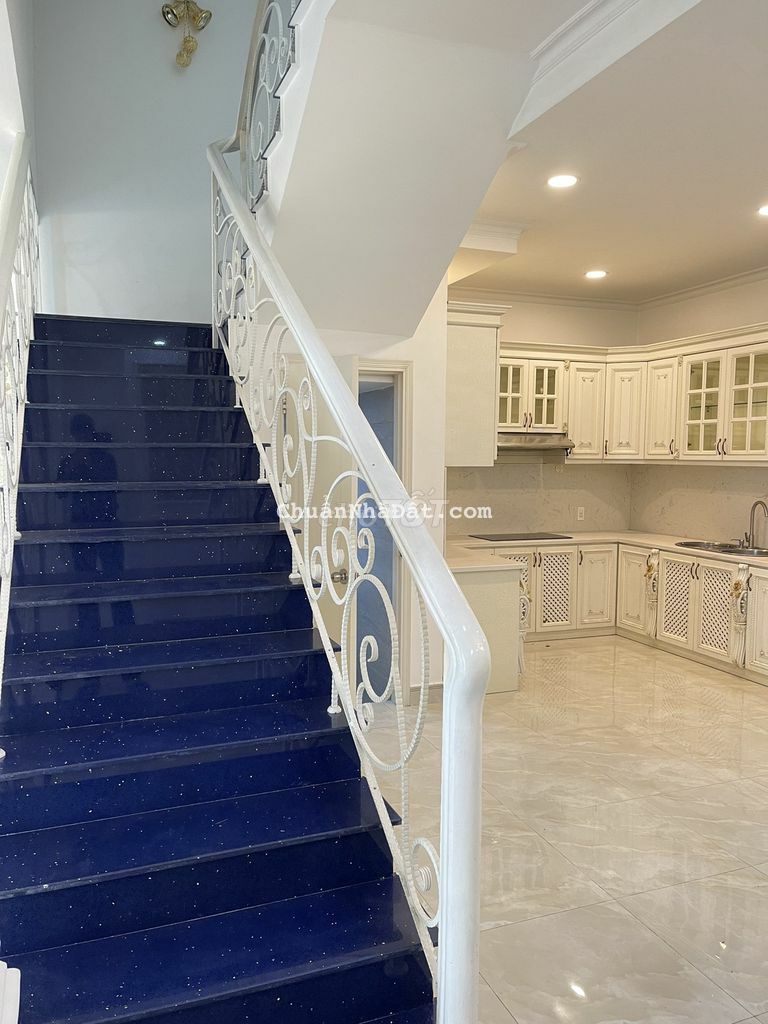 Biệt thự Phú Mỹ Hưng, Mỹ Thái  7x18m giá chỉ 38 triệu/tháng