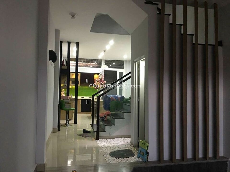 Cho thuê nguyên căn 4x16m 2 lầu MT Kiều Đàm giá 28tr thương lượng