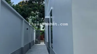 Cho thuê nhà nguyên căn 3 lầu nha mới ngay vòng xoay Liên Phường