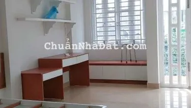 Cho thuê nhà nguyên căn 1 trệt 1 lửng 2 lầu có 3 phòng ngủ 4WC full nội thất cao cấp, giá 10 triệu