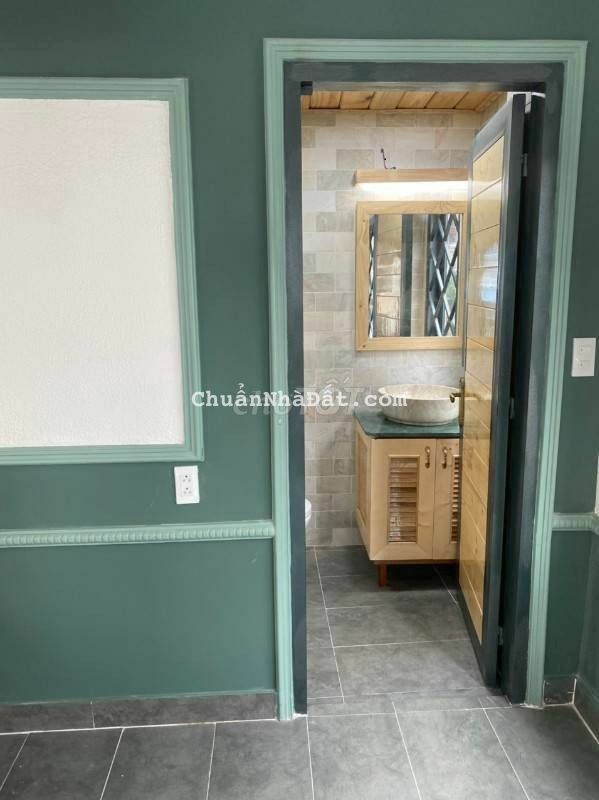 Nhà cho thuê nguyên căn 1 trệt 3 lầu trống suốt 9x15m. Diện tích 9x15m