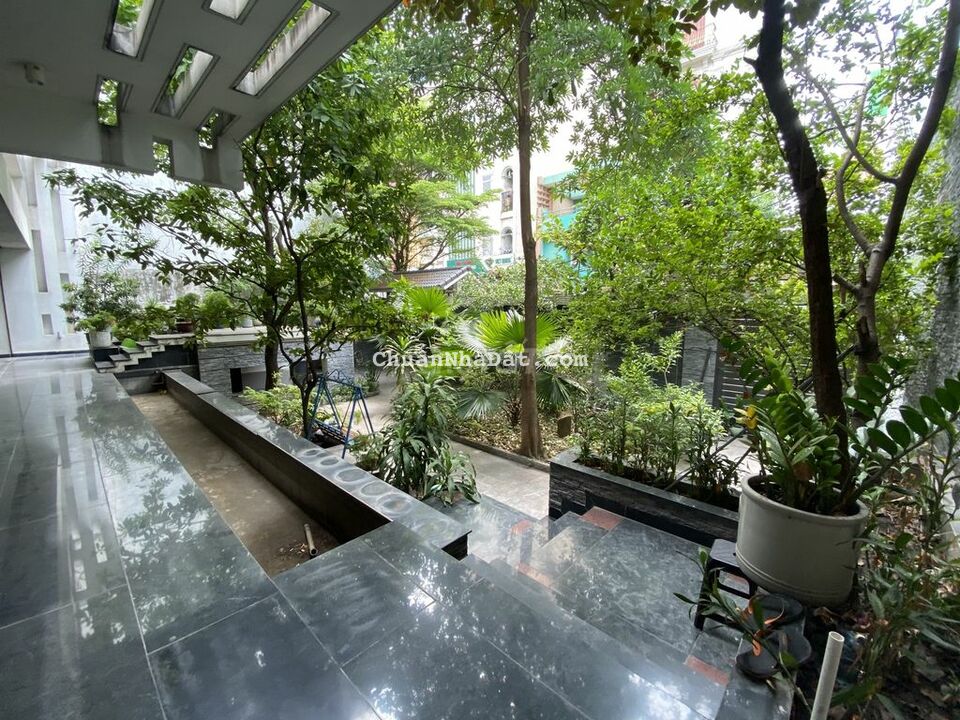 Cho thuê Villa 15x20m 1 hầm 1 trệt 3 lầu - Khu VPCT đường Cộng Hòa