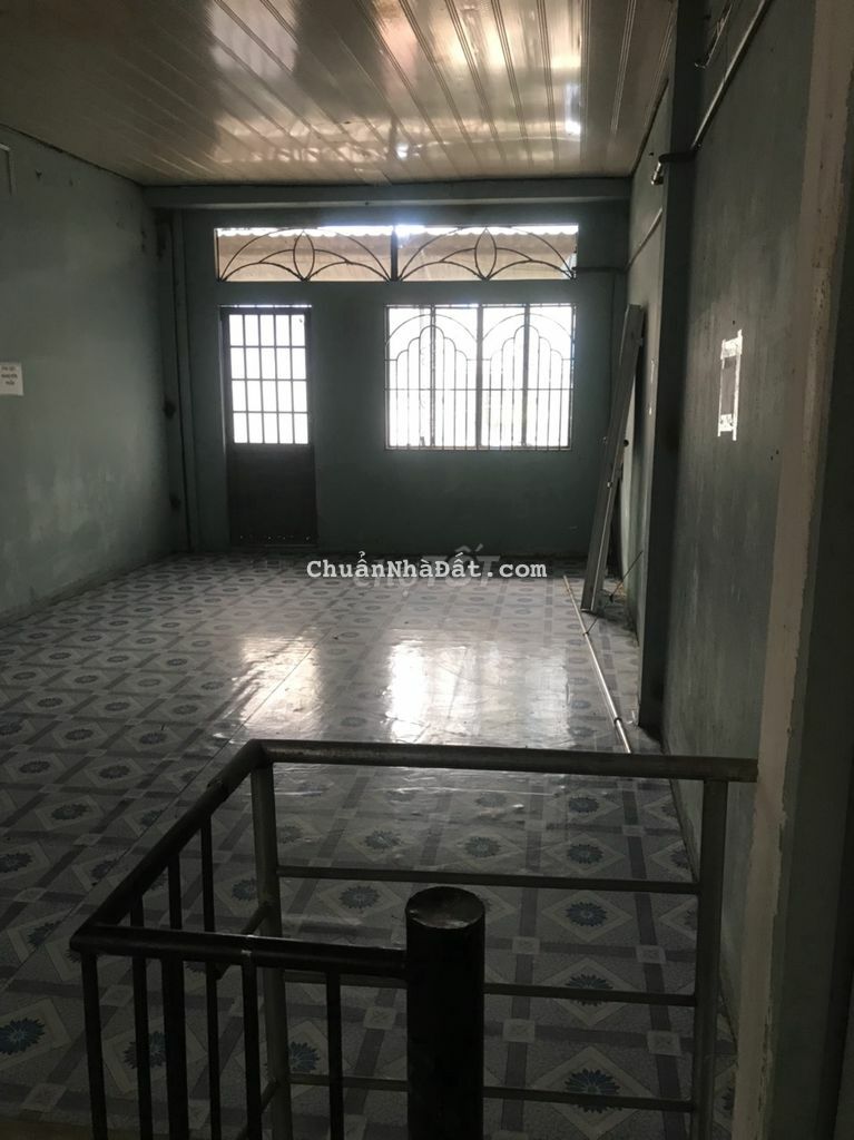 MẶT TIỀN CHỢ KINH DOANH SẦM UẤT 4.2X12..GIÁ 15TR