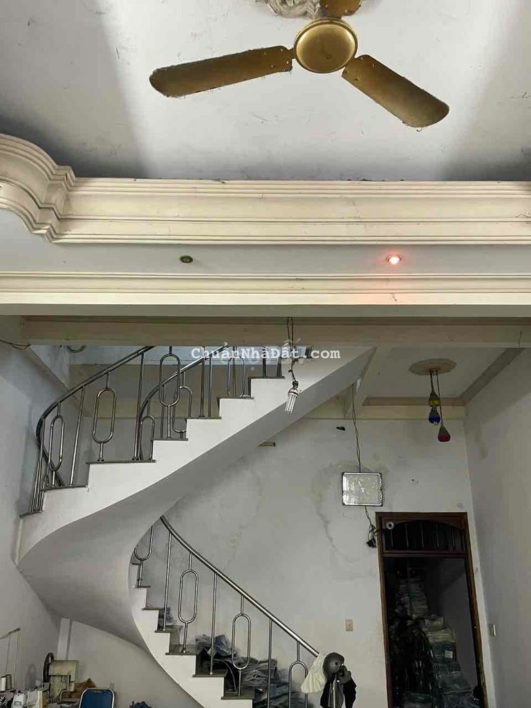 NHÀ CHO THUÊ hẻm 8m thông đường gì dầu DT 5x30 1lầu trên 3pn dưới suốt