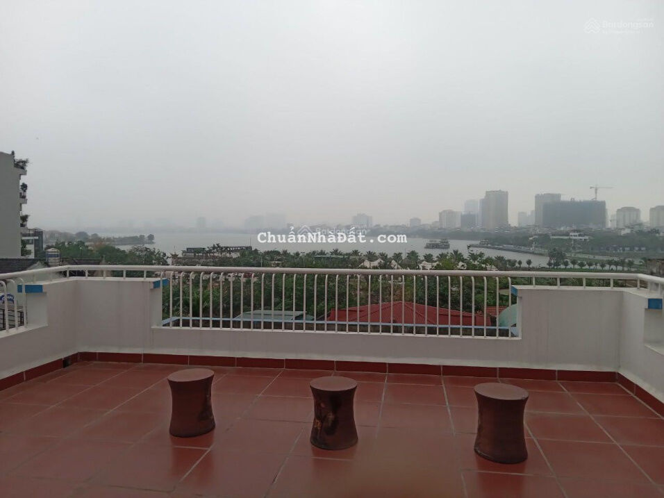 Cho thuê nhà 3 tầng View hồ Tây diện tích 200m2 mặt tiền 10m khu phố Âu Cơ, giáo với Tô Ngọc Vân