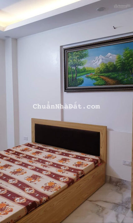 Cho thuê căn hộ dịch vụ cao cấp Hoàng Quốc Việt, Nghĩa Tân, Cầu Giấy. DT 38 m2 - thang máy