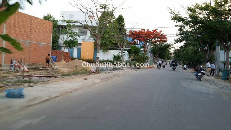 Cho thuê kho 10x30m Làng Đại Học Phước Kiển, Nhà Bè