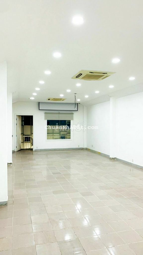 Tòa nhà MT Trương Định - Võ Văn Tần, Q3. DTSD: 1000m2