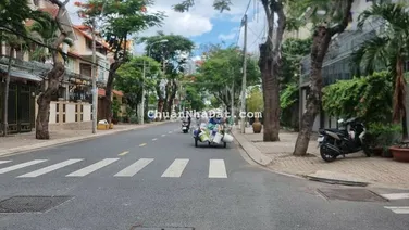 Cho thuê nguyên căn cấp 4 kibh doanh 200m2 đường Trần Xuân Soạn Q7