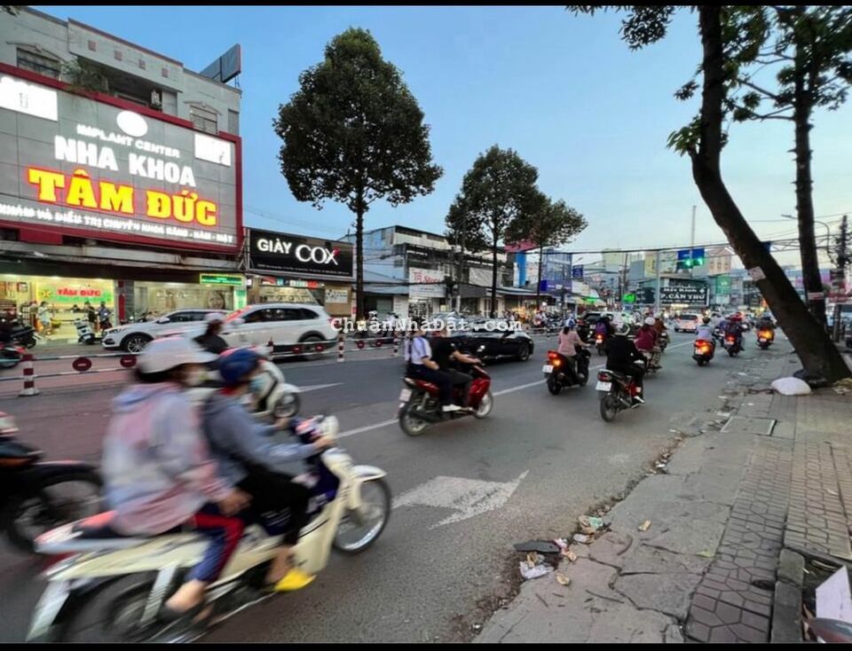 CHO THUÊ NHÀ VỊ TRÍ ĐẸP NGAY MẶT TIỀN ĐƯỜNG SÁT NGÃ TƯ MẬU THÂN