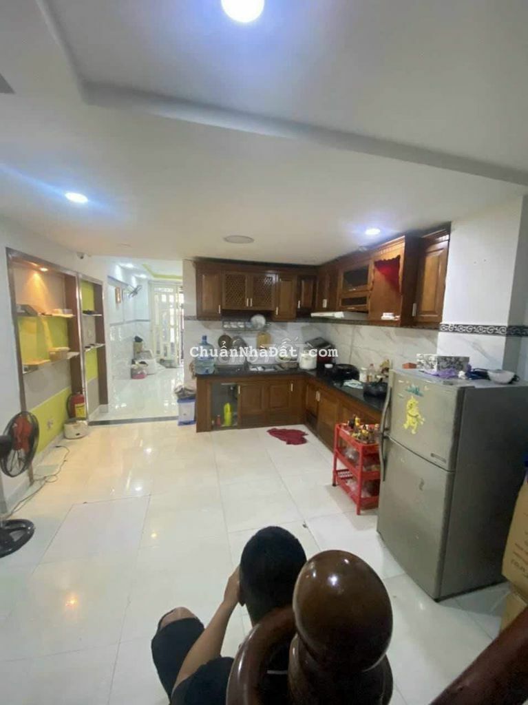 Cho thuê nhà mới có nội thất hẻm 91 Trần Quang Diệu, Quận 3