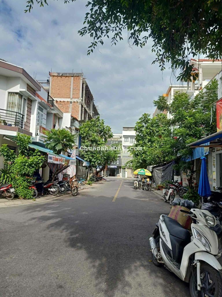 Cho thuê nhà mặt tiền đường B5, VCN Phước Hải, Giá 10 triệu
